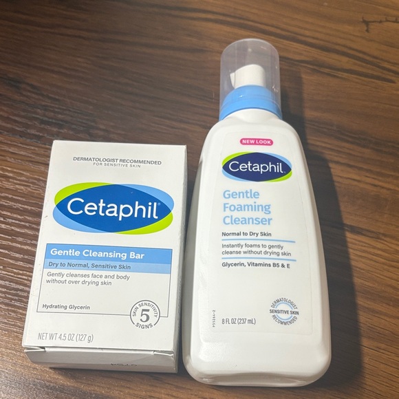 Gentle Foaming Cleanser - White and Blue - Picture 1 of 7